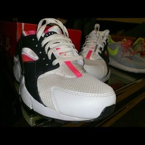 Brand new Women Nike Huaraches